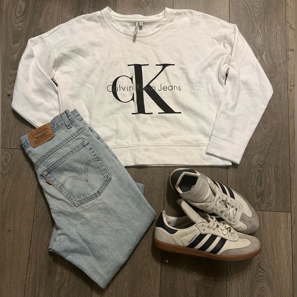 Calvin Klein Boxy Crop Sweatshirt - Large - Picture 1 of 4